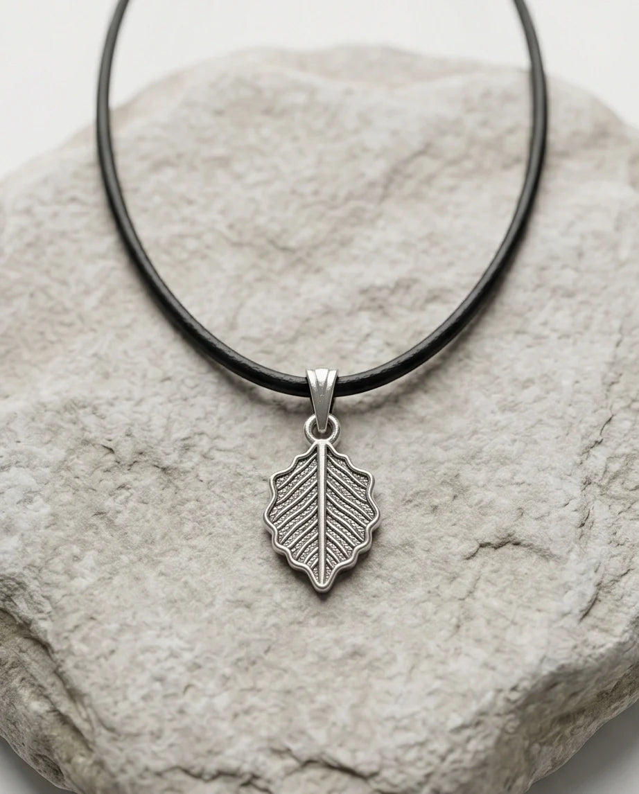 Silver Retro Wavy Leaf Necklace