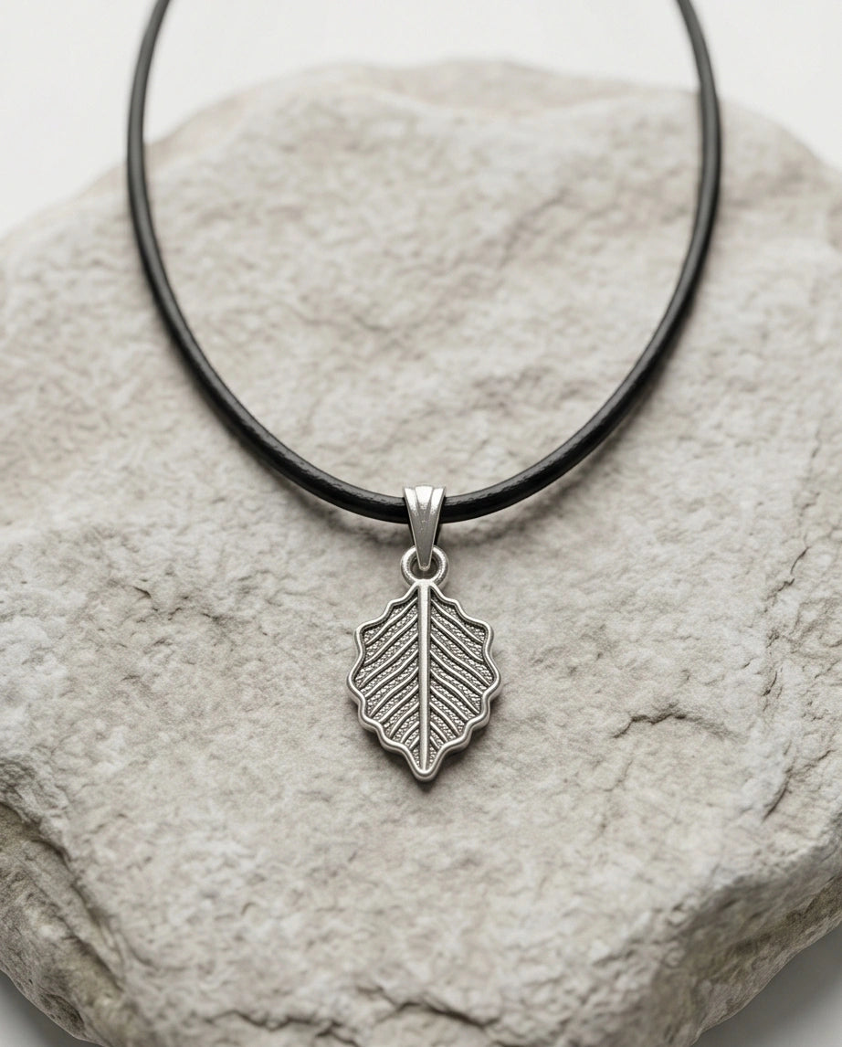 Silver Retro Wavy Leaf Necklace