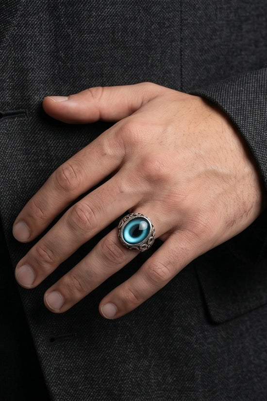Vintage Sterling Silver Gothic Oceanic Cat's Eye Ring