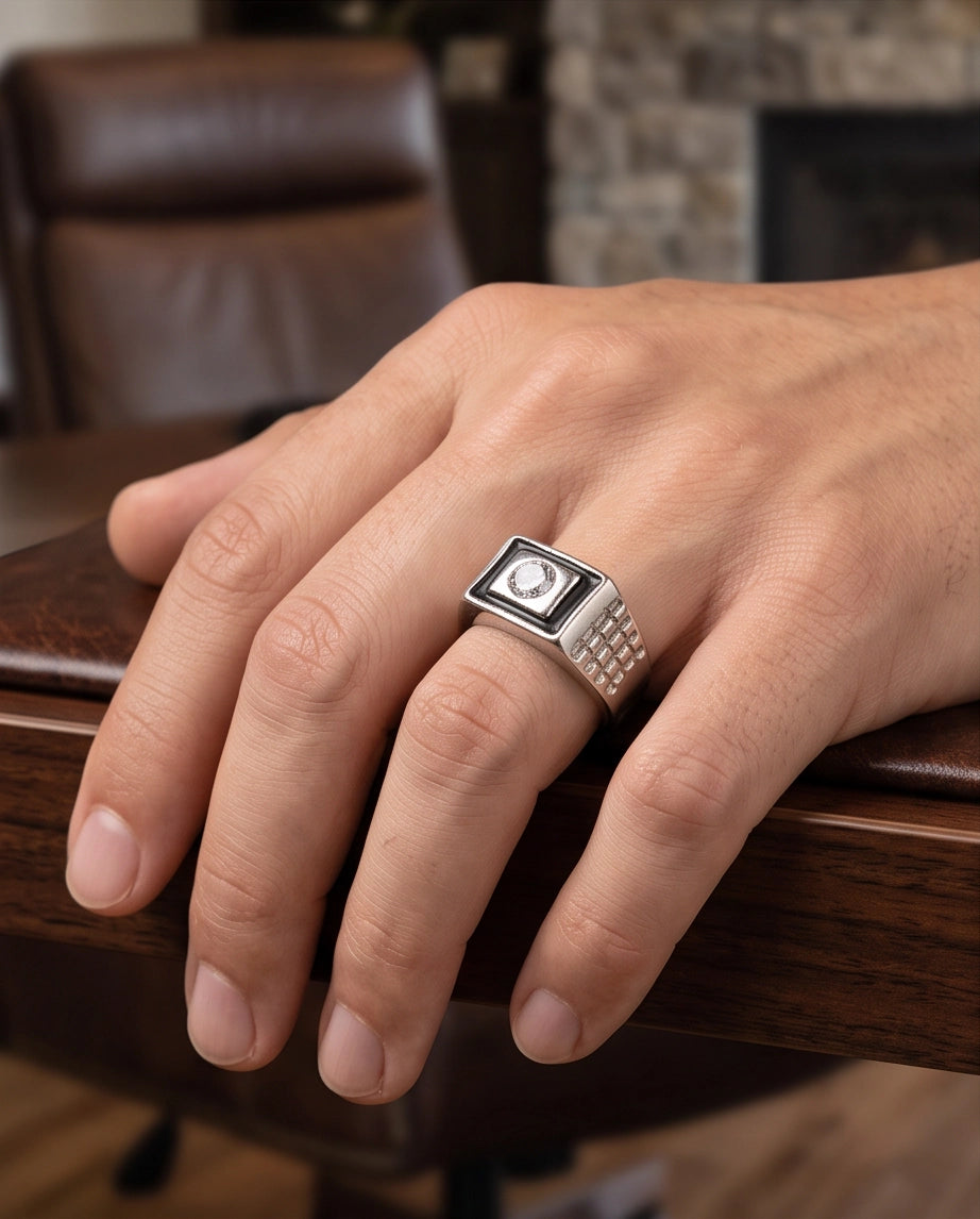 Brilliant Round Crystal Onyx-Inlay Brick-Link Band Silver Ring