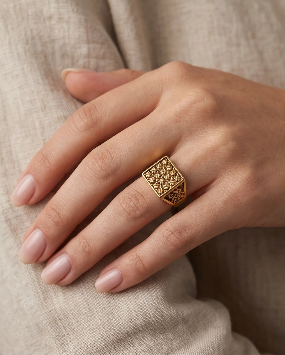 Clover Grid Gold Signet Ring