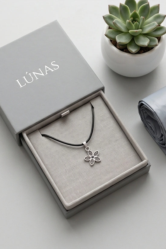 Silver Delicate Five-Petal Flower Necklace