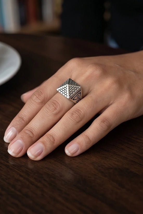 Vintage Sterling Silver Egyptian Pyramid Eye of Horus Ring
