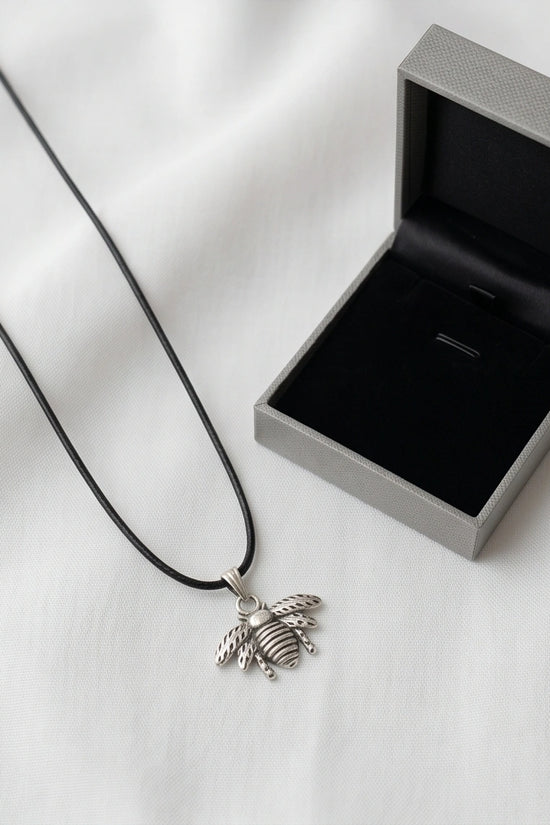 Silver Retro Bumblebee Pendant Necklace