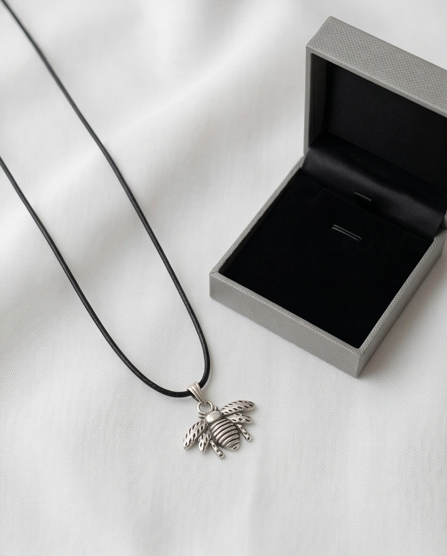 Silver Retro Bumblebee Pendant Necklace