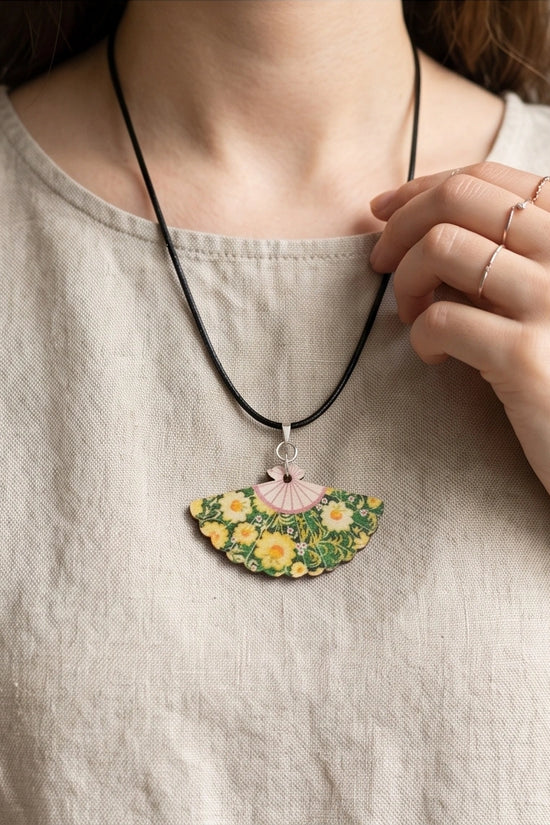 Vintage Floral Hand-Fan Pendant Necklace