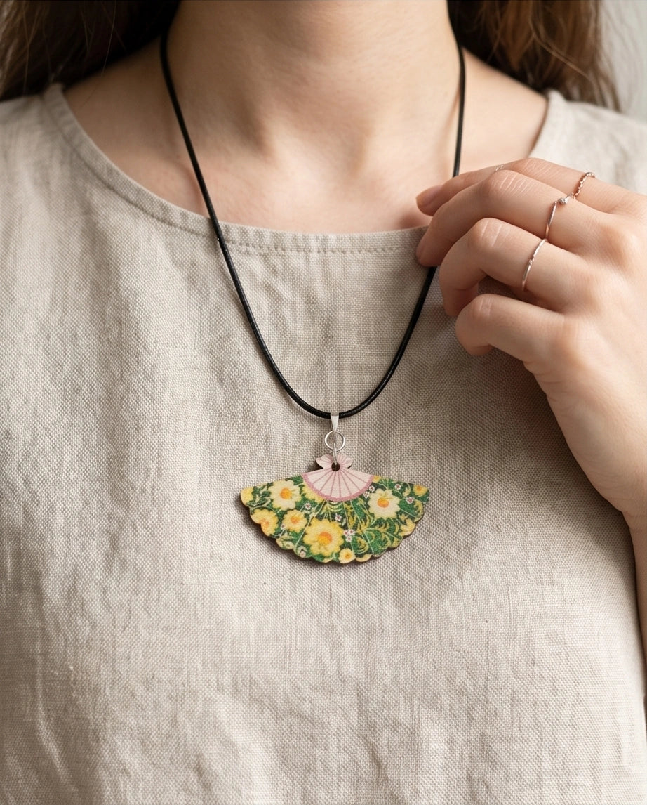 Vintage Floral Hand-Fan Pendant Necklace