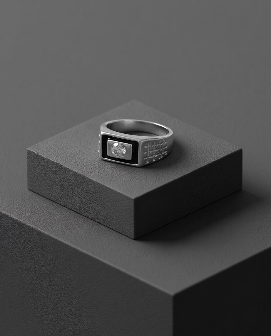 Brilliant Round Crystal Onyx-Inlay Brick-Link Band Silver Ring