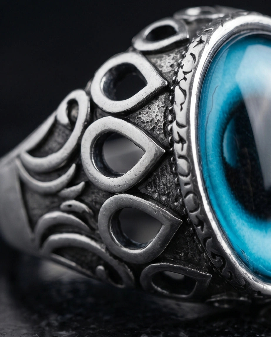 Vintage Sterling Silver Gothic Oceanic Cat's Eye Ring
