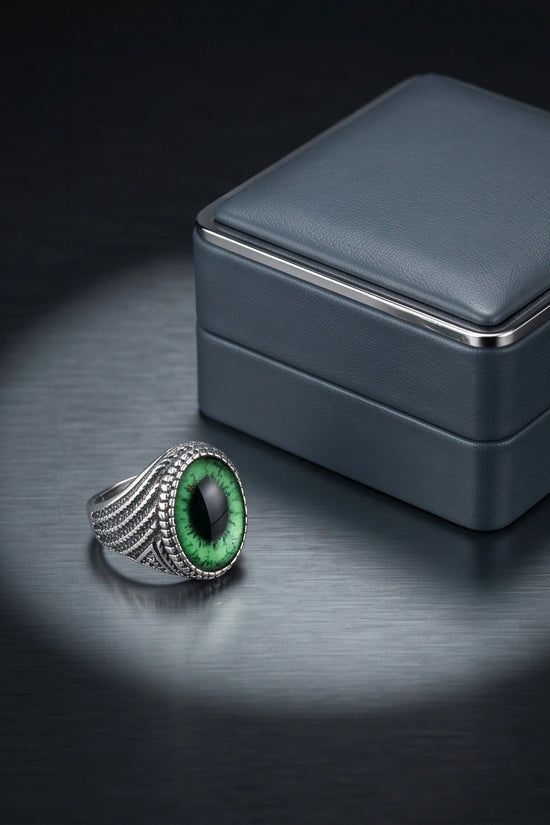 Vintage Sterling Silver Emerald Reptile's Eye Statement Ring