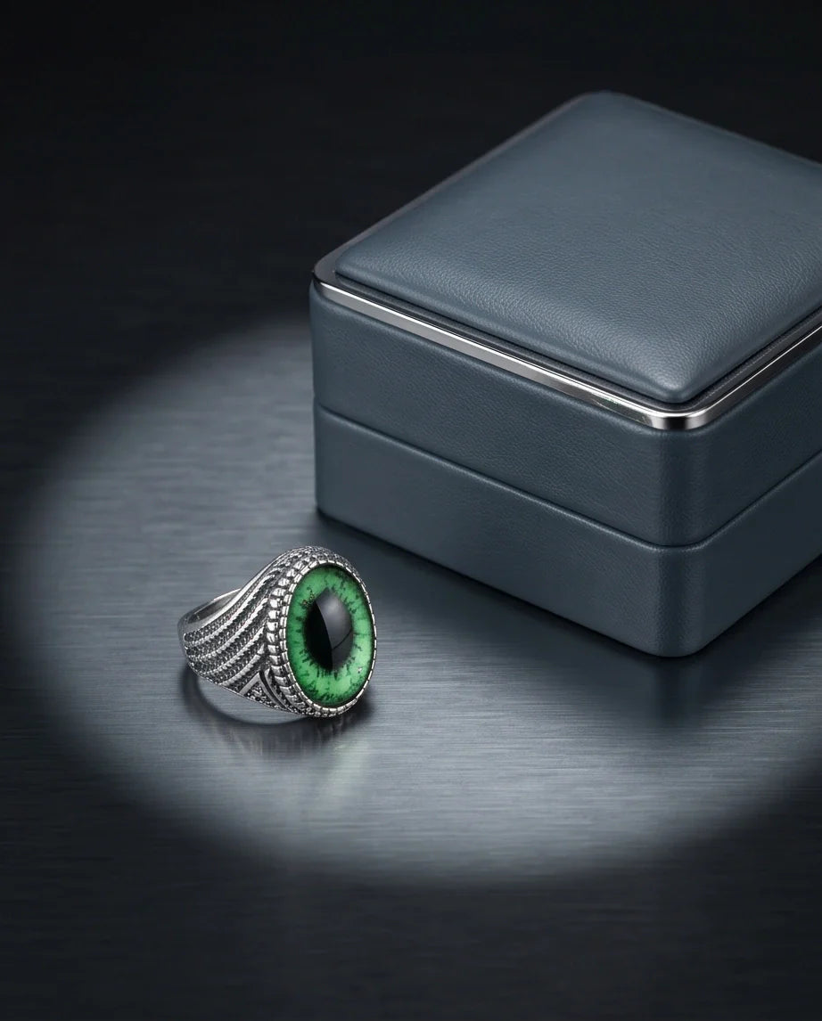 Vintage Sterling Silver Emerald Reptile's Eye Statement Ring