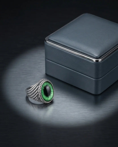 Vintage Sterling Silver Emerald Reptile's Eye Statement Ring