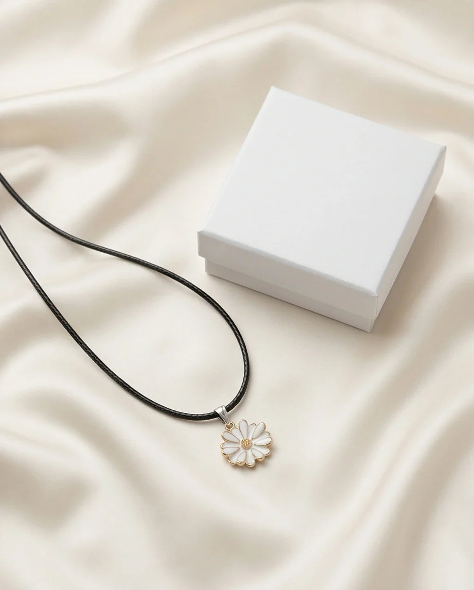 Gold and White Textured Daisy Necklace