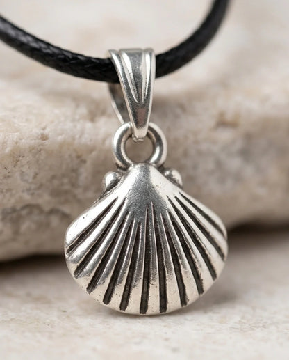 Silver Retro Seashell Pendant Necklace