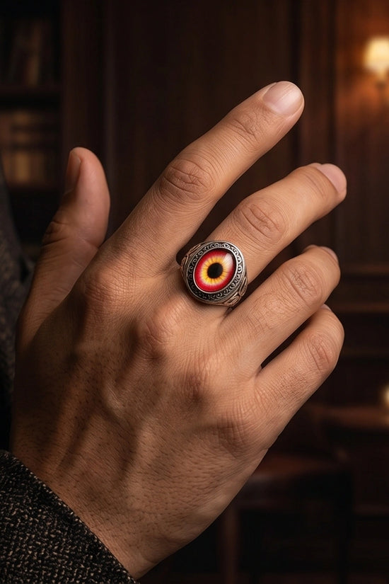 Vintage Sterling Silver Fiery Crimson Dragon's Eye Ring