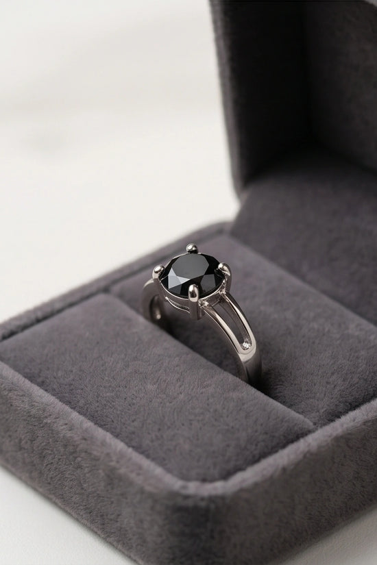 Sterling Silver Round-Cut Split Shank Black Onyx Ring