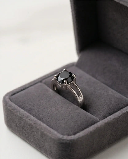Sterling Silver Round-Cut Split Shank Black Onyx Ring