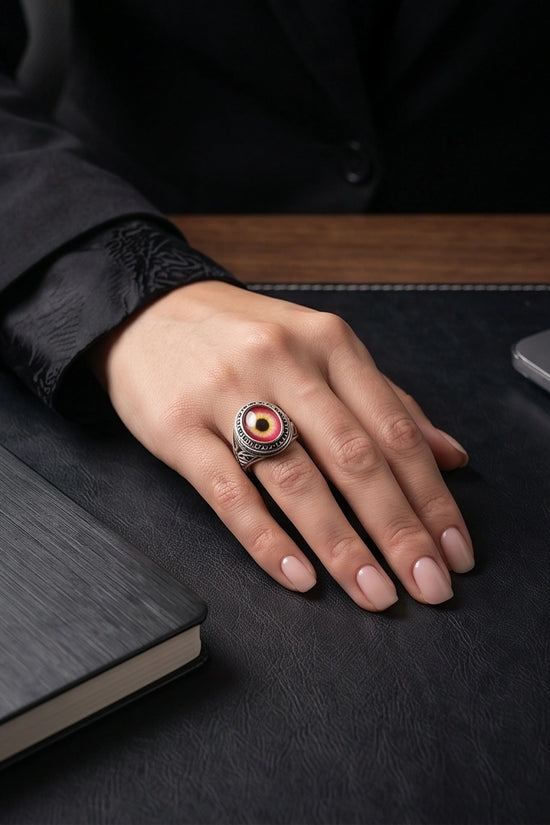 Vintage Sterling Silver Fiery Crimson Dragon's Eye Ring