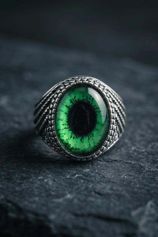 Vintage Sterling Silver Emerald Reptile's Eye Statement Ring