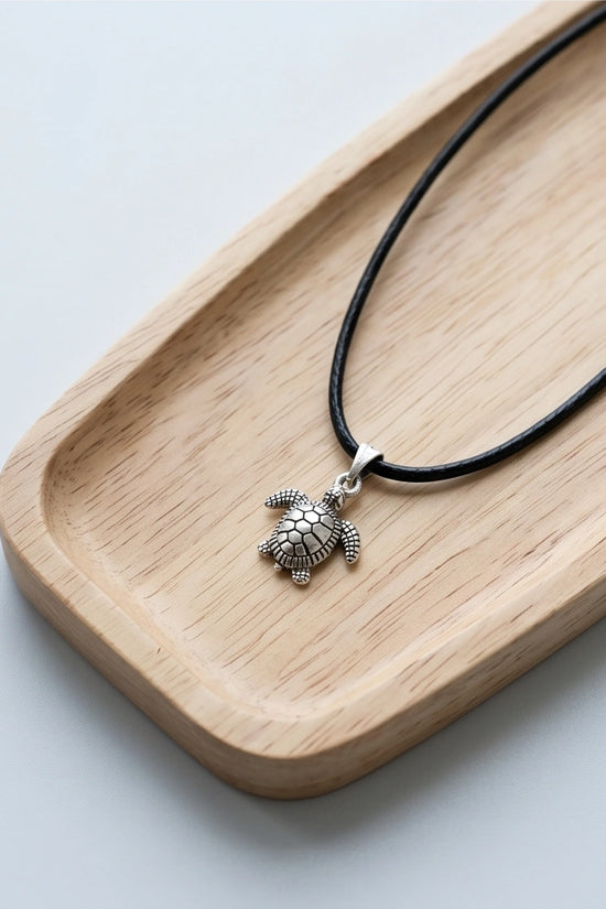 Silver Detailed Sea Turtle Necklace