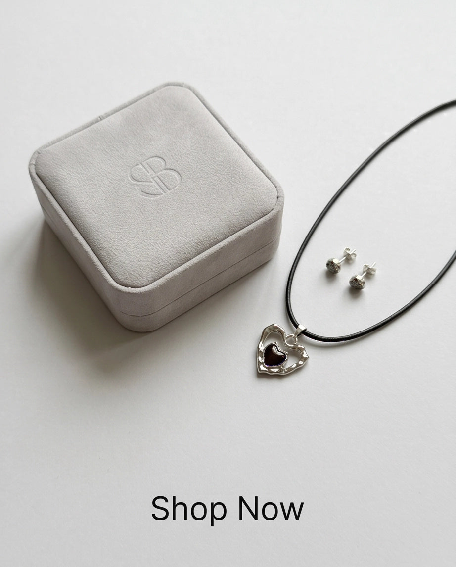 Openwork Heart & Black Gemstone Cord Necklace