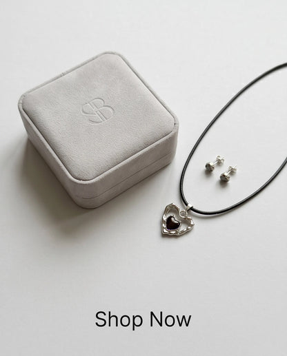 Openwork Heart & Black Gemstone Cord Necklace