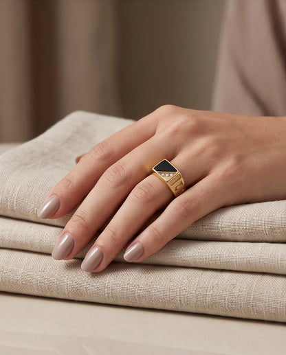 Onyx Inlay & Pavé Diagonal Split Kanji Signet Gold Ring