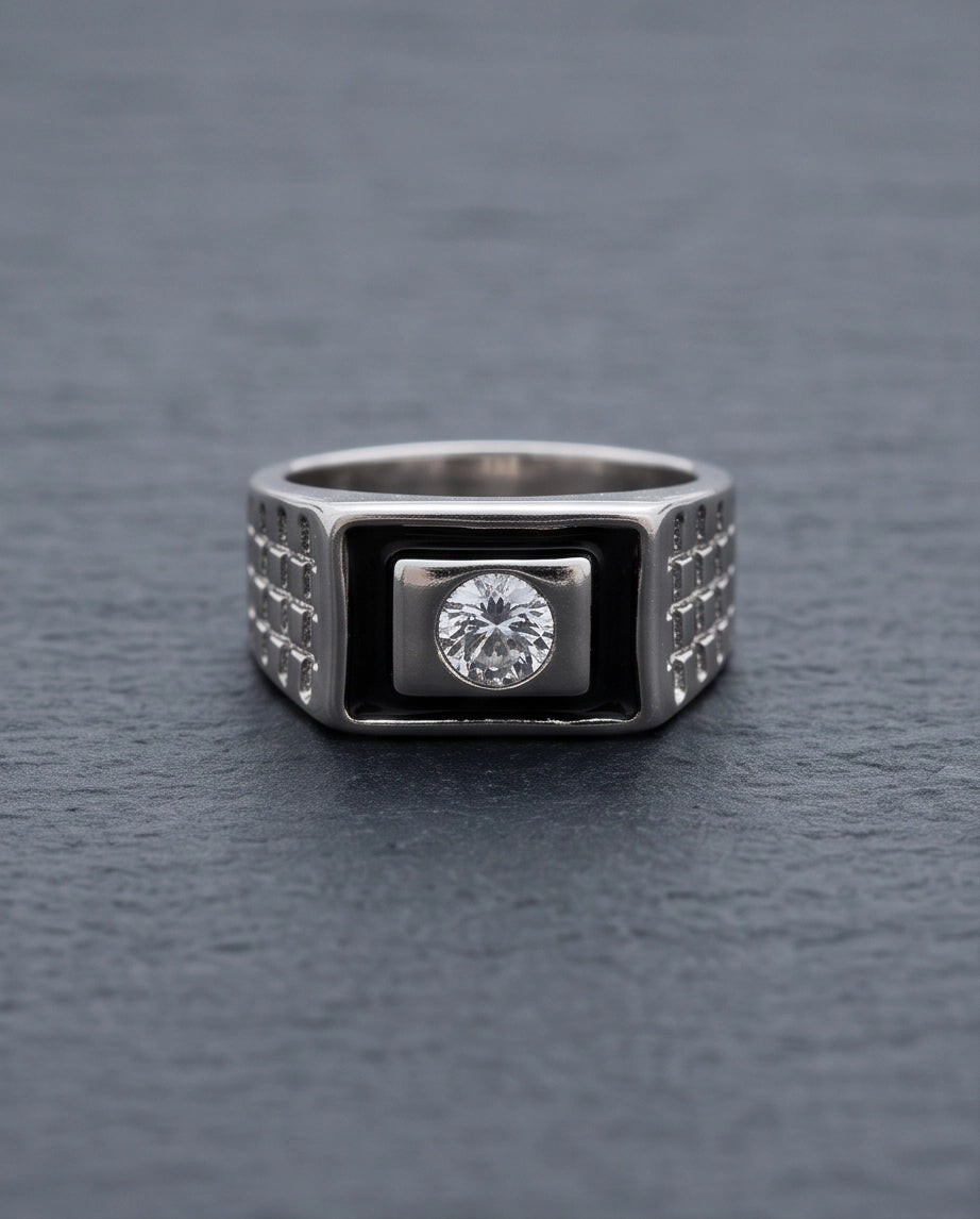 Brilliant Round Crystal Onyx-Inlay Brick-Link Band Silver Ring