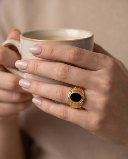 Onyx-Style Oval Cabochon Palm Tree Motif Gold Ring