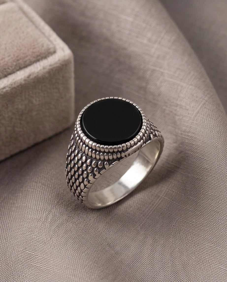 Onyx-Style Round Cabochon Beaded Scale Texture Silver Ring