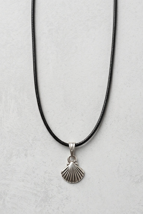 Silver Retro Seashell Pendant Necklace