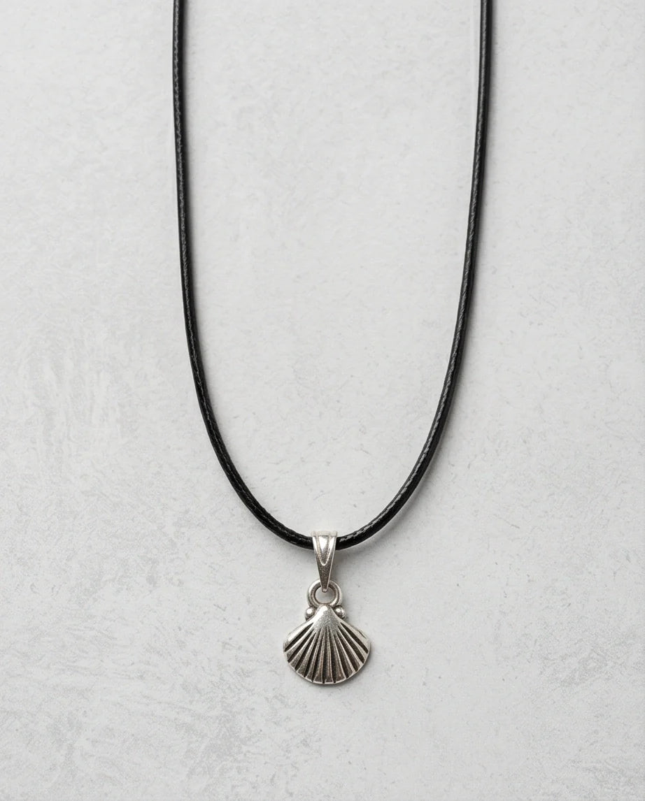 Silver Retro Seashell Pendant Necklace