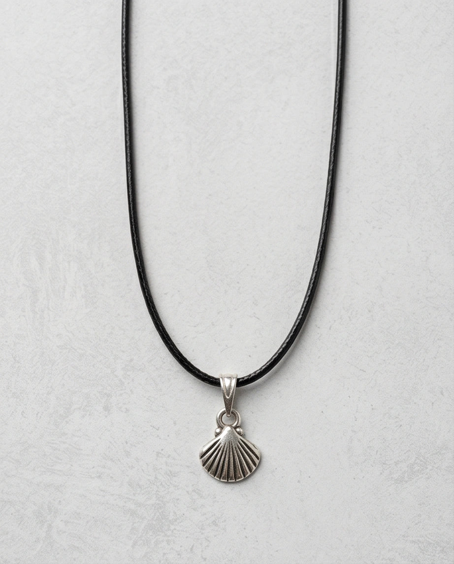 Silver Retro Seashell Pendant Necklace