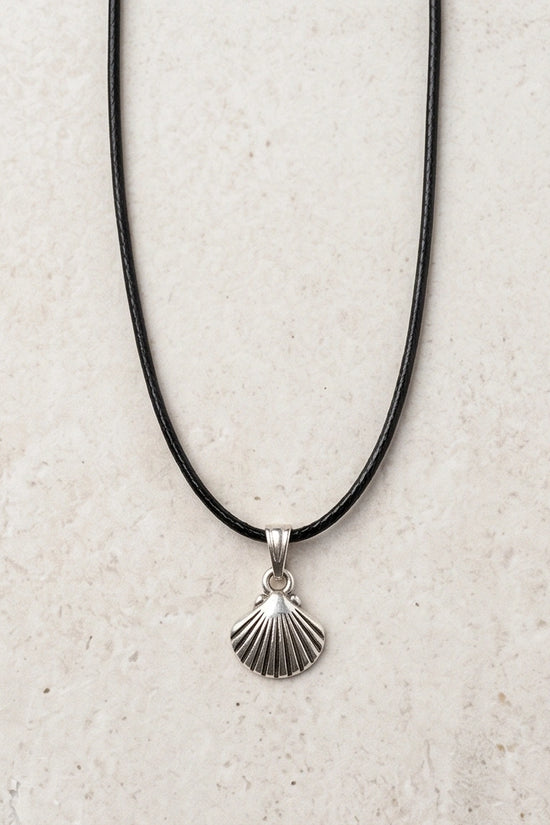 Silver Retro Seashell Pendant Necklace