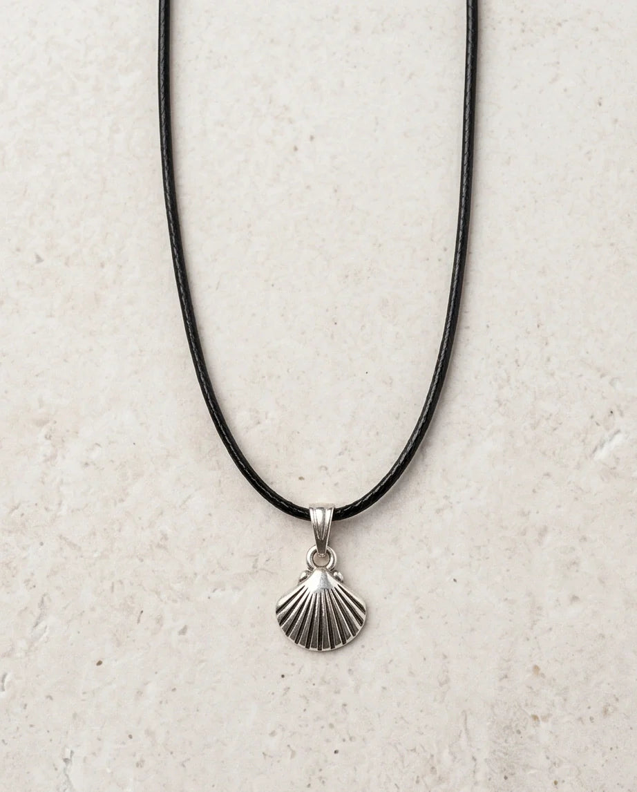 Silver Retro Seashell Pendant Necklace
