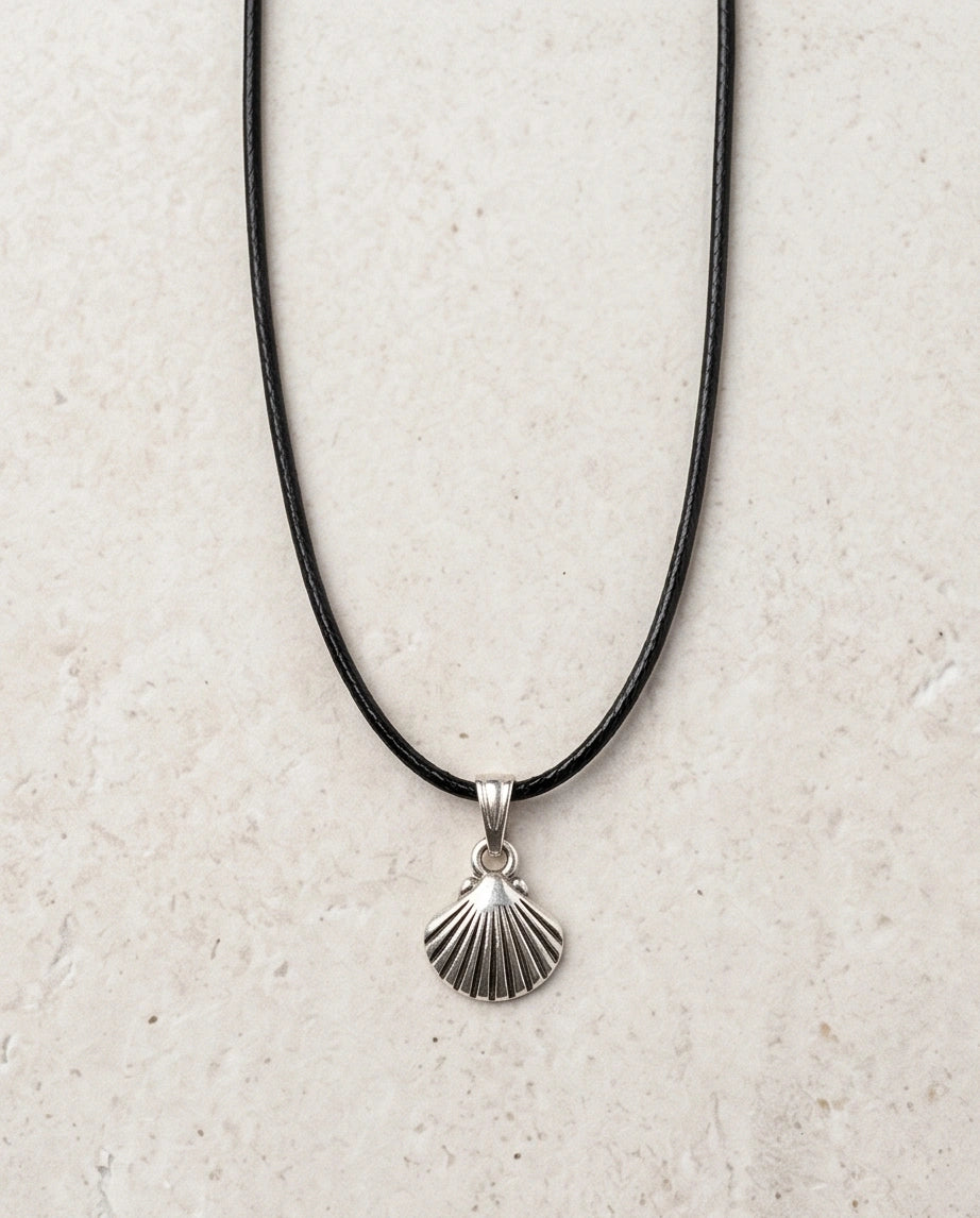 Silver Retro Seashell Pendant Necklace