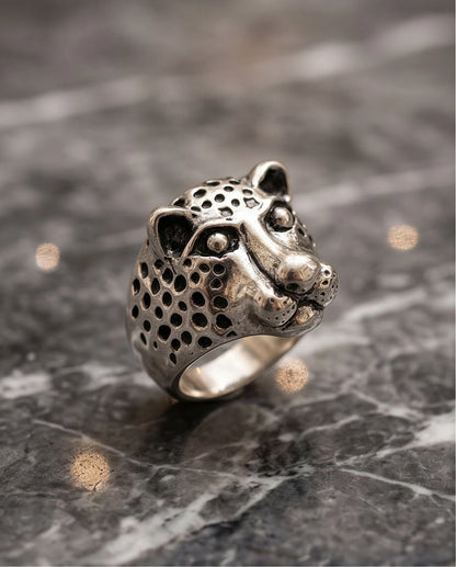 Oxidized Silver Sculpted Leopard Signet Ring