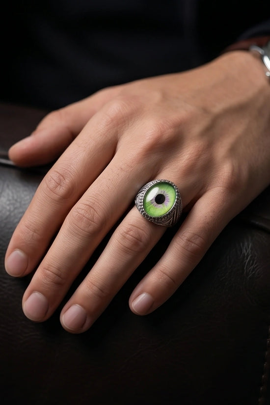 Vintage Sterling Silver Mythic Violet-Green Eye Ring