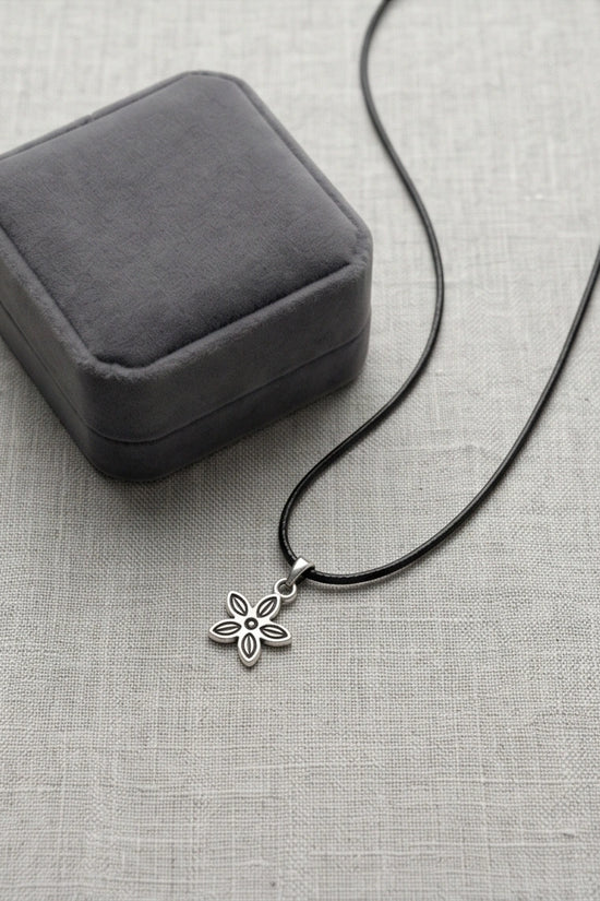 Silver Delicate Five-Petal Flower Necklace