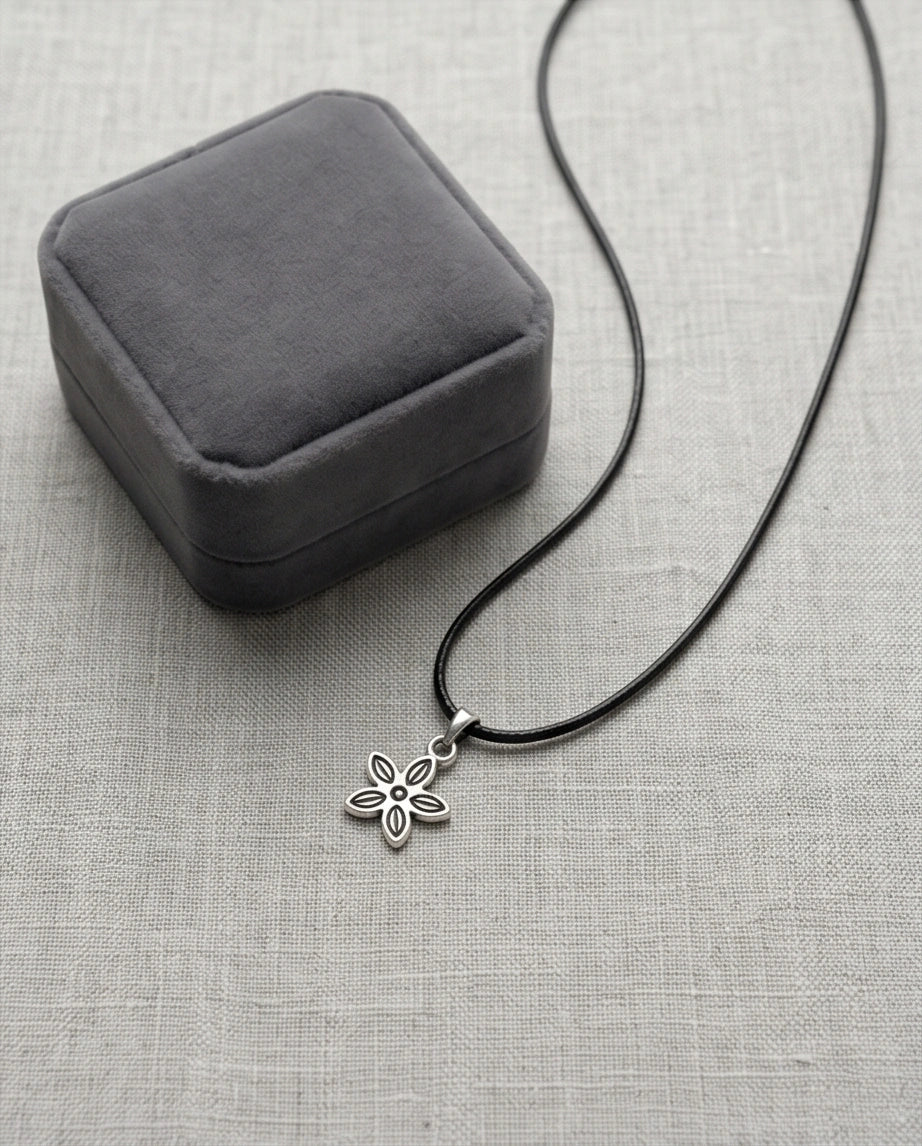 Silver Delicate Five-Petal Flower Necklace