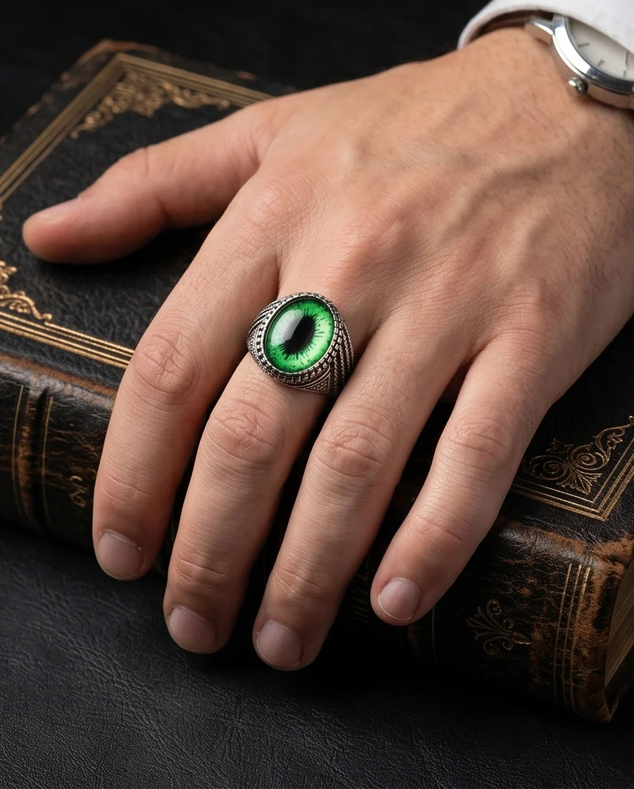 Vintage Sterling Silver Emerald Reptile's Eye Statement Ring