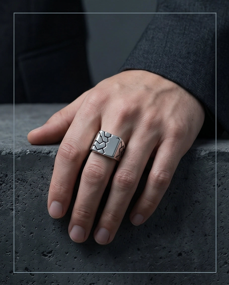 Fractured Asymmetric Signet Ring