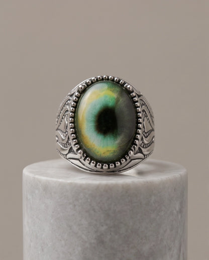 Emerald-Yellow Cat-Eye Cabochon Ornate Scrollwork Silver Ring