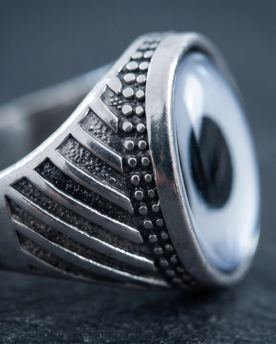 Vintage Sterling Silver Silver-Gray Wolf's Eye Statement Ring