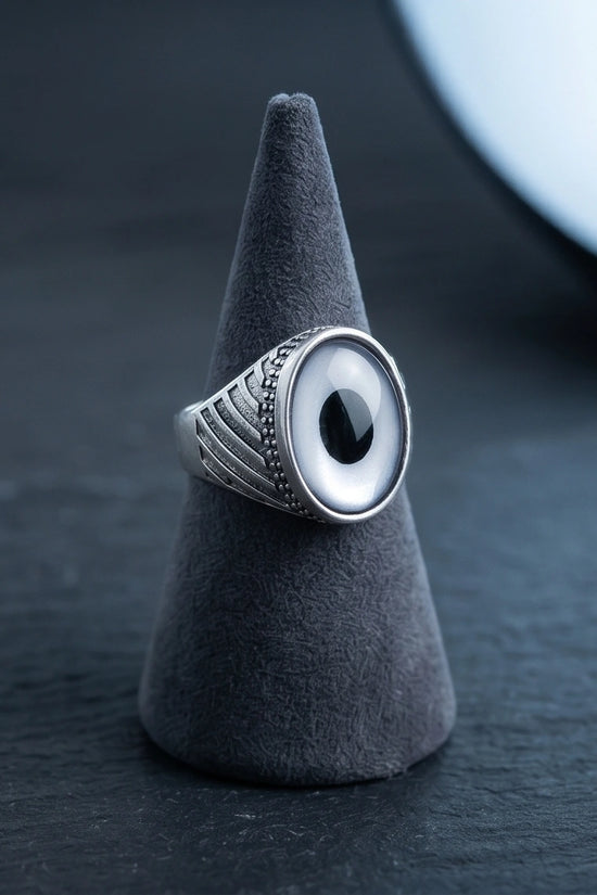 Vintage Sterling Silver Silver-Gray Wolf's Eye Statement Ring