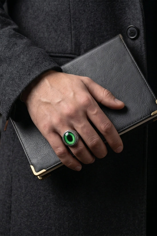 Vintage Sterling Silver Emerald Reptile's Eye Statement Ring