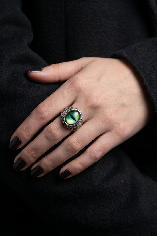 Vintage Sterling Silver Mythic Lime-Green Dragon's Eye Ring