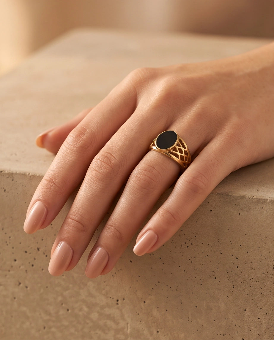 Onyx-Style Oval Cabochon Openwork Lattice Gold Ring