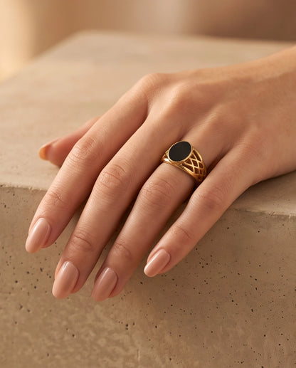 Onyx-Style Oval Cabochon Openwork Lattice Gold Ring