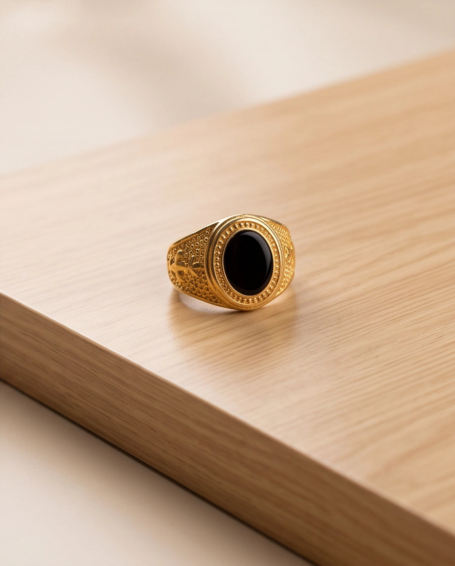 Onyx-Style Oval Cabochon Palm Tree Motif Gold Ring